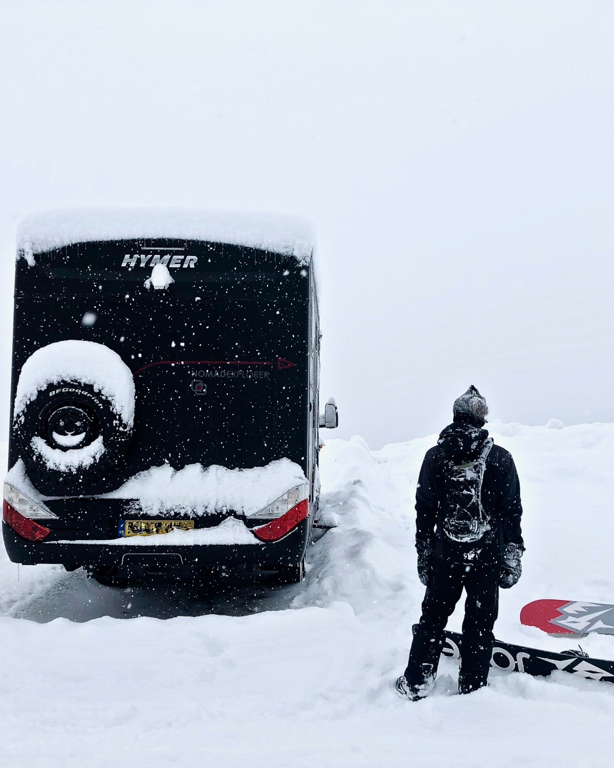 4x4 Hymer motorhome Winter in the mountains